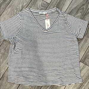 NWT-Vineyard Vines Navy and White Striped V-Neck Tee-Large